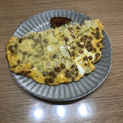 料理経験0の40男が、初めて作りました。
レシピ通りに作ってみたのですが、私のは見た目が悪く、恥ずかしいです。
私はケチャップかけて食べます